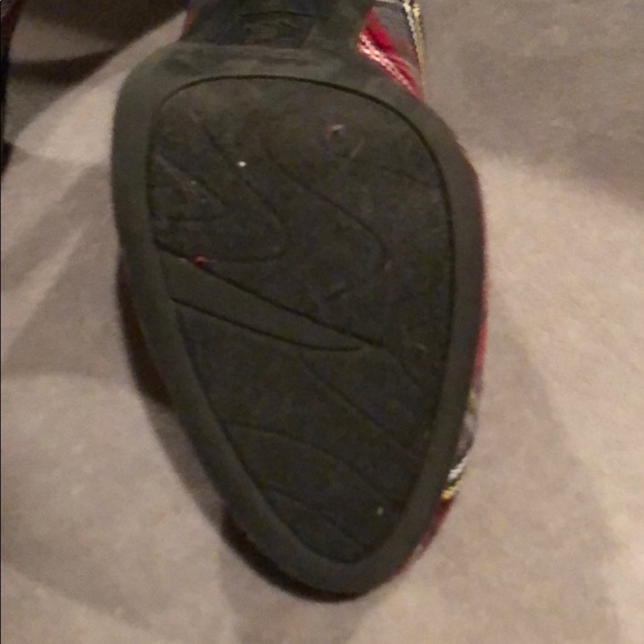 Checker pattern heels - Picture 3 of 6